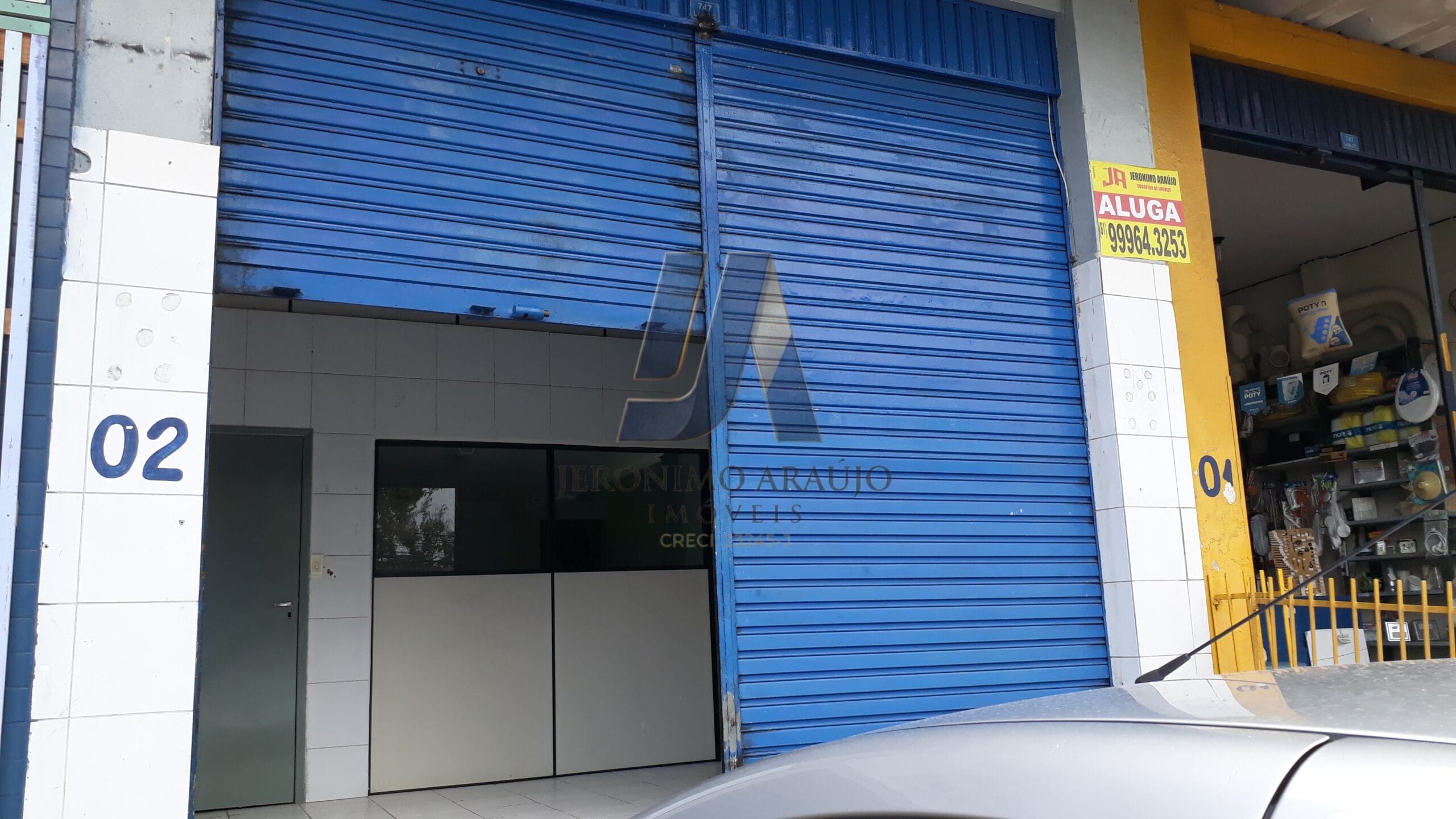 Loja Comercial em galeria para Alugar próximo a Ilha do Retiro, Recife: Térreo com Mezanino e Estacionamento