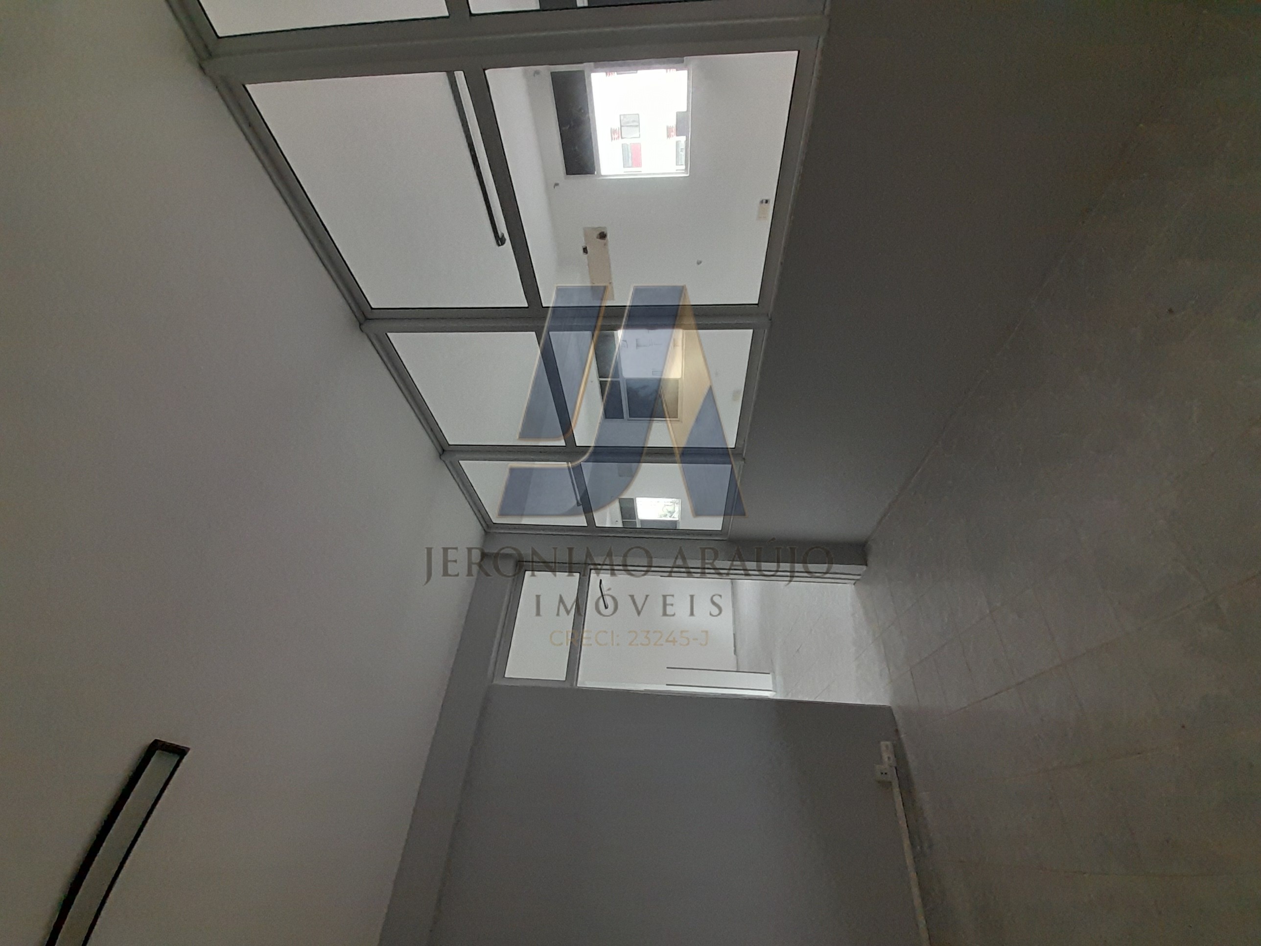Aluguel de Salão Comercial (160m²) a 150m do Mar | Taxas Inclusas